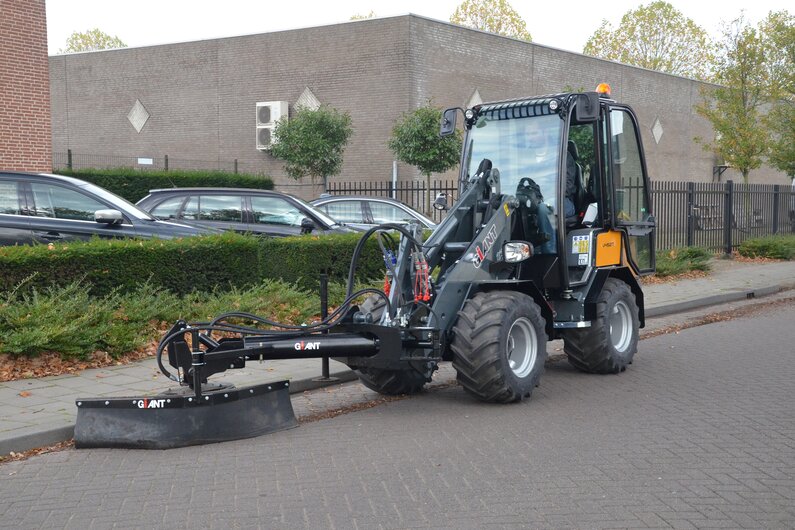 Giant Wildkrautbürste hydraulisch verstellbar