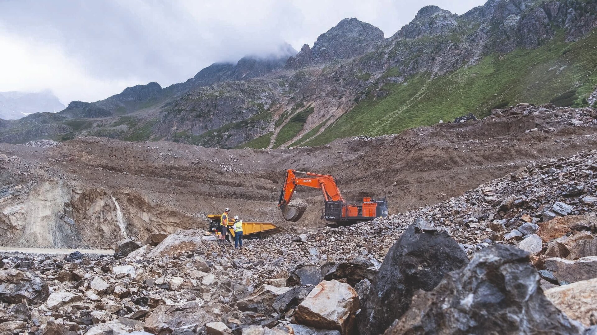 Hitachi EX1200‑7 & LOCMASTER (HD) Gewinnungslöffel im Einsatz
